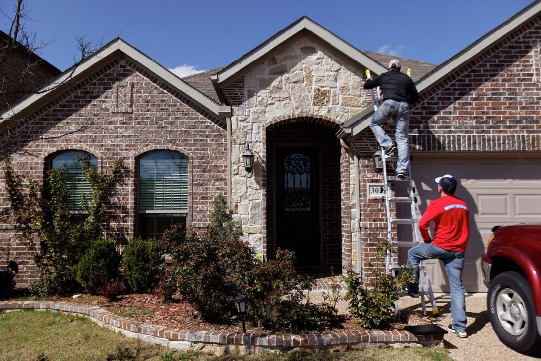 Well-maintained home with attractive landscaping in the Texarkana area